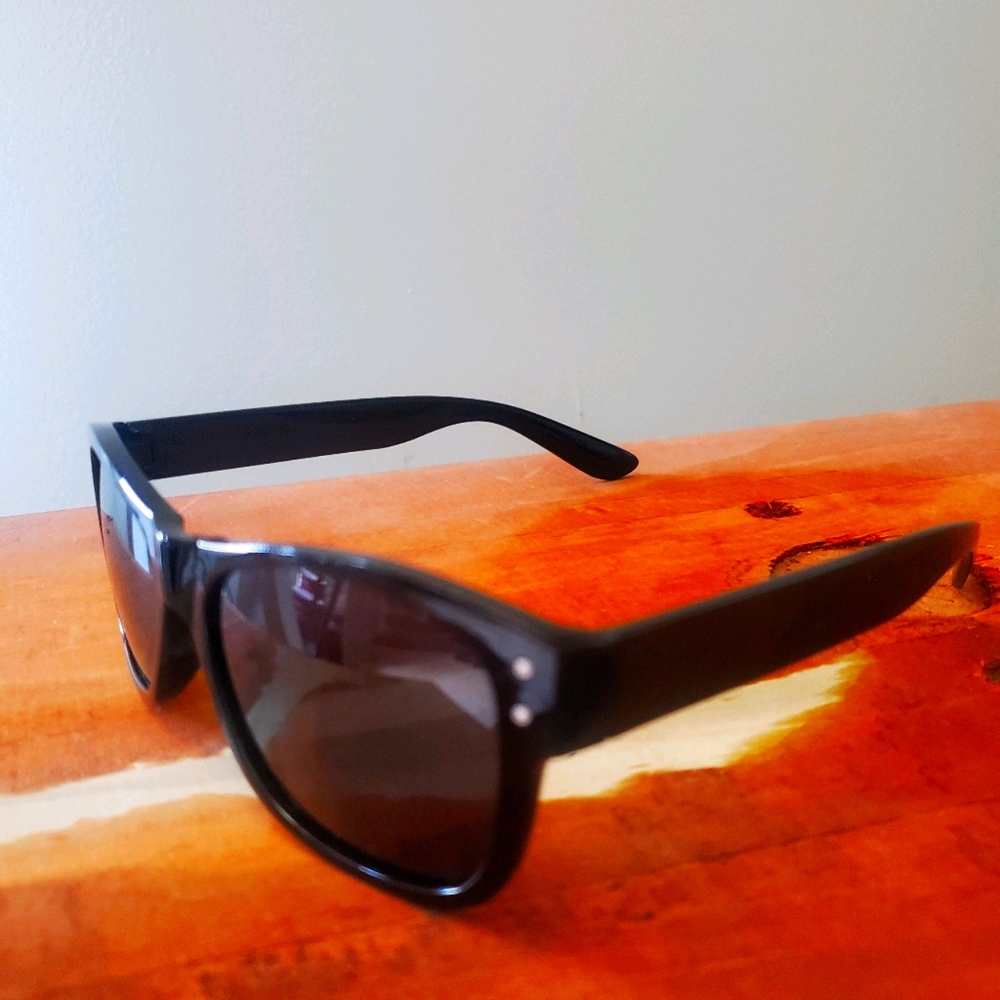 Sunglasses - Picture 2 of 3
